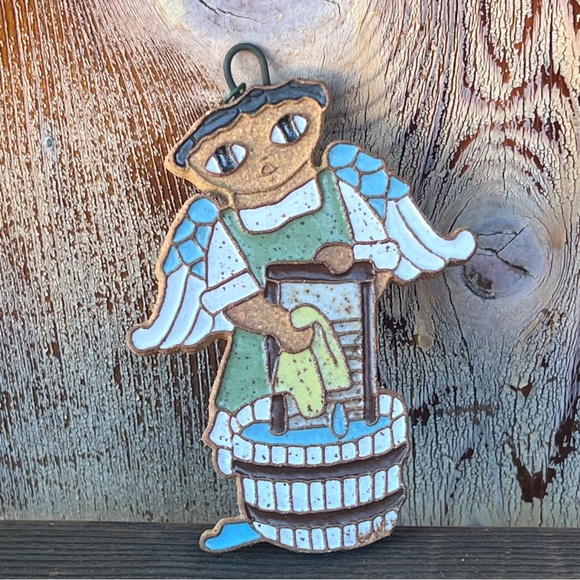 Saint Andrews Abbey ceramics clothes washer Angel ornament - Picture 1 of 1